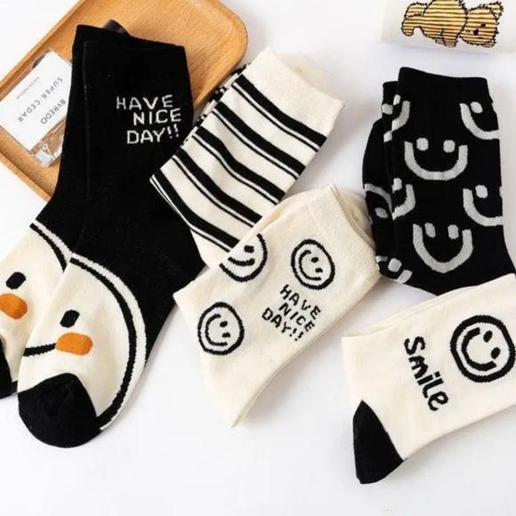 5 pairs of cute smiley face socks - Picture 2 of 5